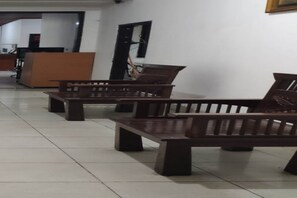 Interior detail - Hotel O Penginapan Laras PaminggirNearPesona Alam Seafood Pink Mira (Garut)