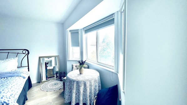 Quarto conforto | 1 quarto, escrivaninha, espaço de trabalho para notebook