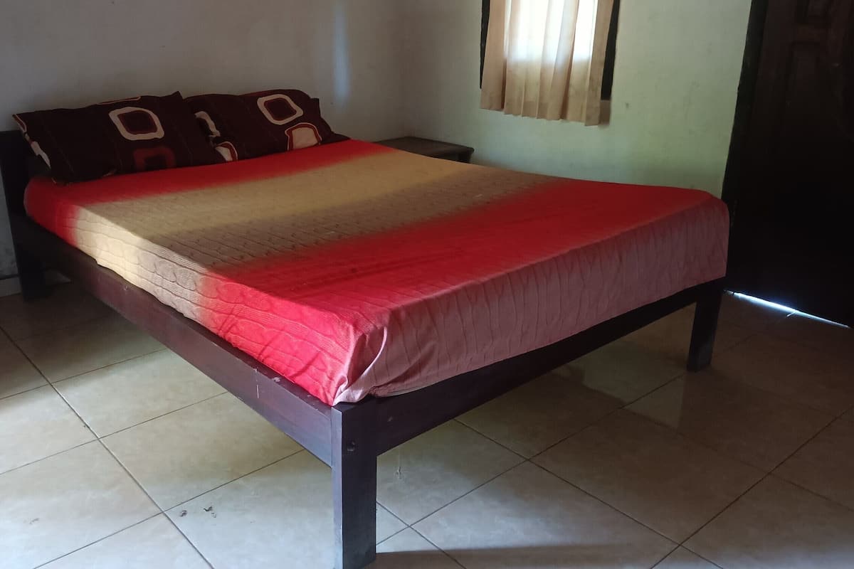 Double Room | Desk, bed sheets