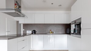 Appartement | Cuisine privée | Réfrigérateur, micro-ondes, plaque de cuisson, lave-vaisselle