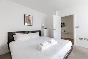 Basic Apartment | 1 bedroom, iron/ironing board, bed sheets - Gorgeous 1BD Flat - 10 Mins From Clapham Common! (London)