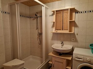 Douche, sĂšche-cheveux