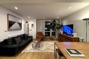 Basic Apartment | Living area | TV - Stylish 2BD Flat W/incredible View of London - Bow (London)