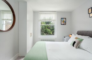 Departamento básico | 3 habitaciones y espacio para trabajar con laptop 