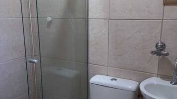 Suíte luxo, 1 cama King, banheira de hidromassagem | Banheiro | Papel higiênico