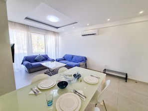 Premium Apartment | In-room dining - Seaside Elegance Retreat (Larnaca)