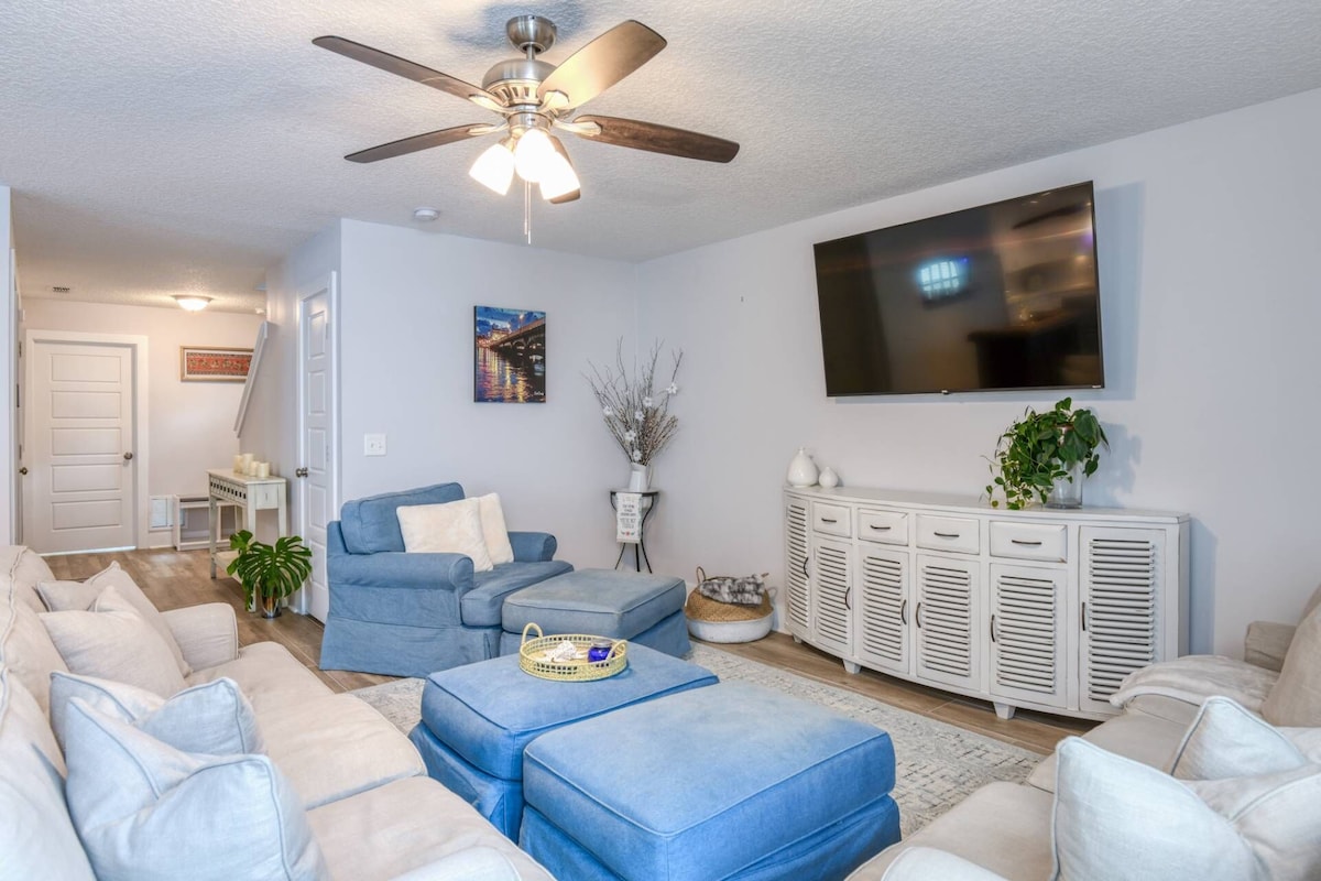 Photo 9 of Brand New Island Life- Garden Hot Tub, Tiki Bar, Gourmet Grill & Kitchen, Walk Downtown, Restaurants
