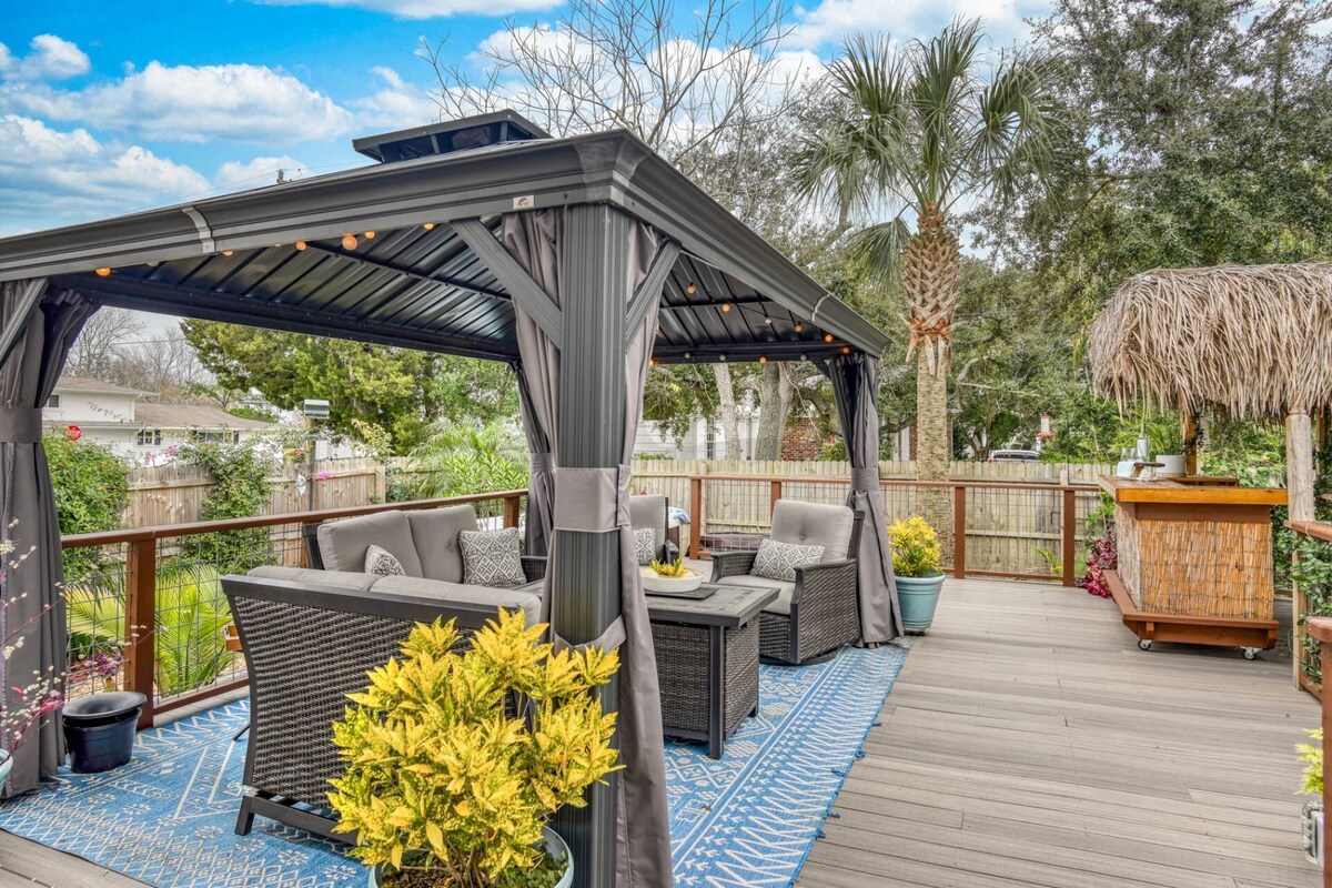 Photo 4 of Brand New Island Life- Garden Hot Tub, Tiki Bar, Gourmet Grill & Kitchen, Walk Downtown, Restaurants