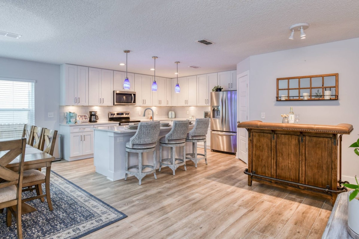 Photo 10 of Brand New Island Life- Garden Hot Tub, Tiki Bar, Gourmet Grill & Kitchen, Walk Downtown, Restaurants