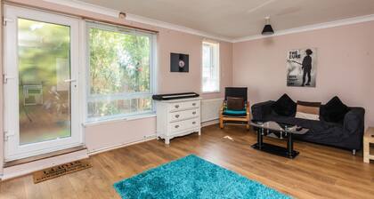 Spacious 2BD House W/private Garden - Kennington!
