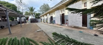 OYO Life 93525 Griya Wafira Trenggalek Syariah