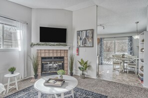 Living area - Mid-GoodnightVenture (Colorado Springs)