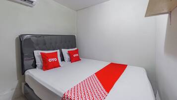 Deluxe Double Room | Desk, free WiFi, bed sheets