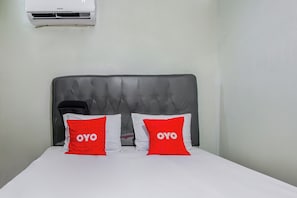 Deluxe Double Room | Desk, free WiFi, bed sheets