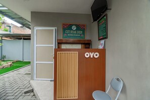 Reception - OYO 93526 Homely Syariah (Kediri)