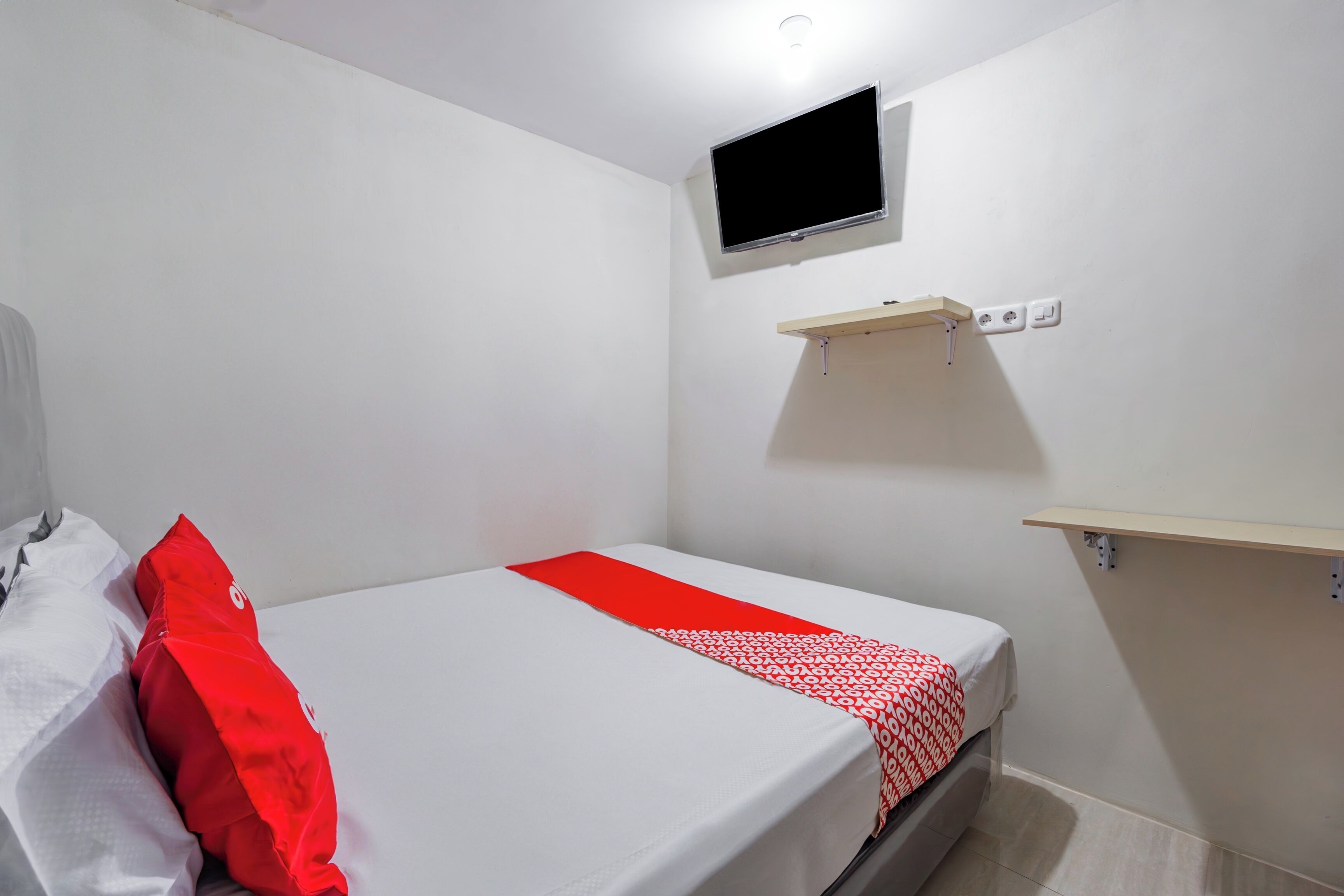 Deluxe Double Room | Desk, free WiFi, bed sheets