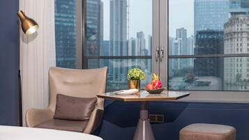 Quarto solteiro luxo | Frigobar (abastecido com itens grátis), cofres nos quartos