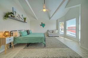 4 slaapkamers, een strijkplank/strijkijzer, gratis wifi, beddengoed