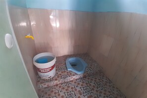 Economy Double Room | Bathroom - Hotel O Wisma Bintang Jepara (Jepara)