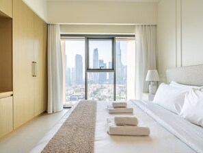 Deluxe Apartment | 2 bedrooms, desk, blackout drapes, iron/ironing board - Eloquent Upscale with Breathtaking Burj (Dubai)