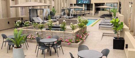 Bar en bord de piscine