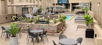 Q's Evander Hotel and Apartment