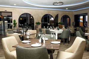 Restaurant - Q's Evander Hotel and Apartment (Evander)