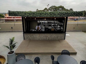 Poolside bar - Q's Evander Hotel and Apartment (Evander)