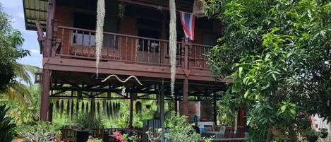 House | Soundproofing, free WiFi, bed sheets