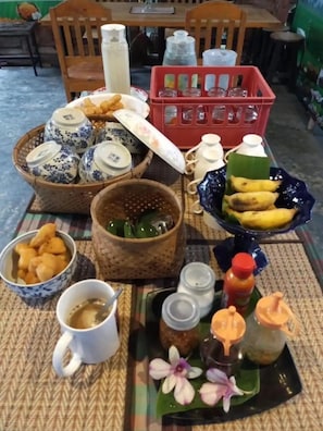 Tägliches inbegriffenes kontinentales Frühstück