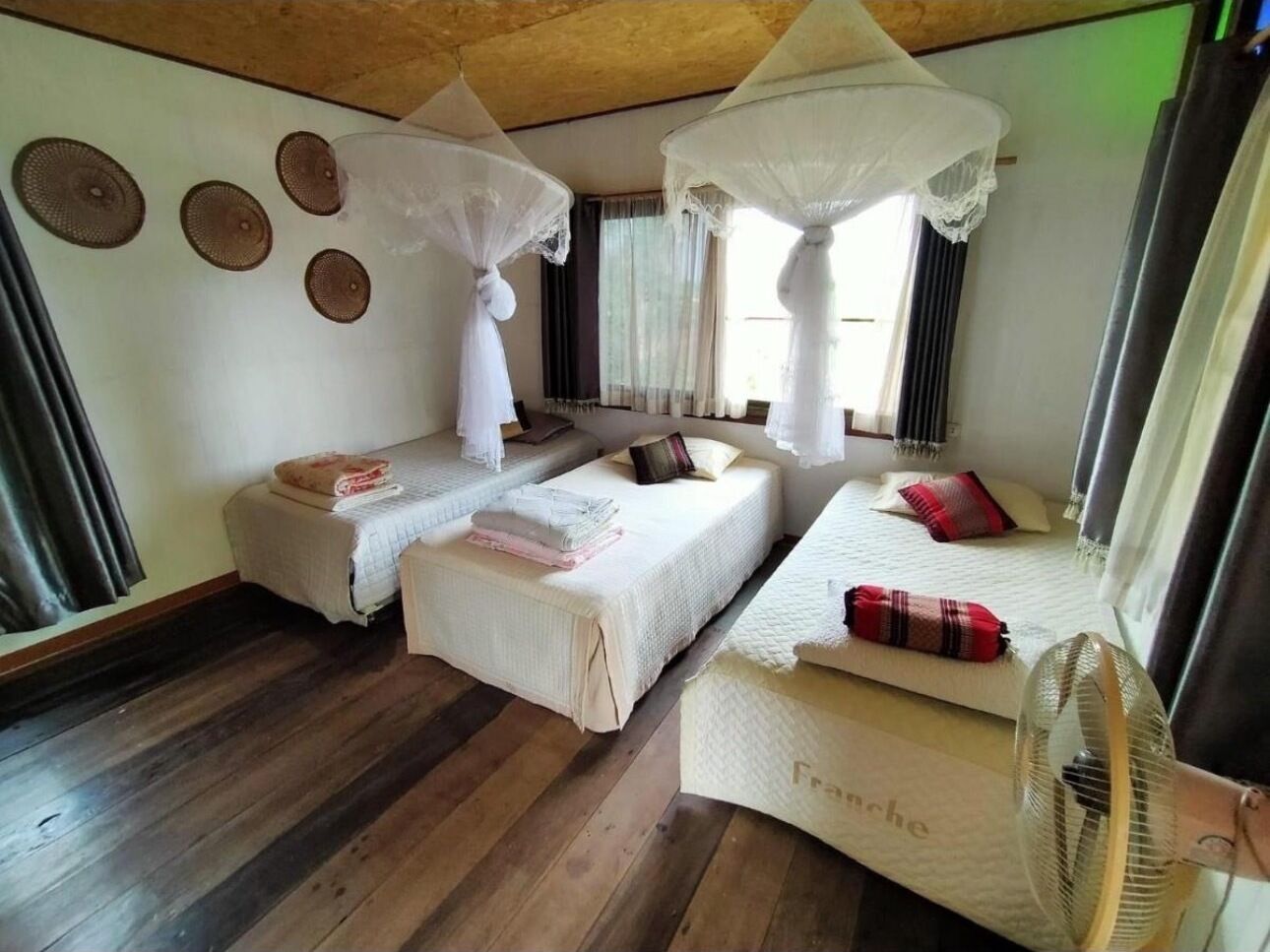 Casa | Sistema de insonorización, wifi gratis, ropa de cama