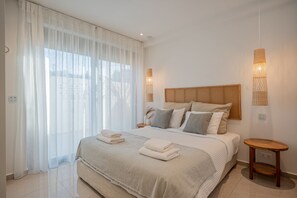 3 bedrooms, iron/ironing board, travel crib, WiFi - Minos 1, Amphimatrion Luxe Apt with private pool and Seaview, 750m to the beach (Kalyves)