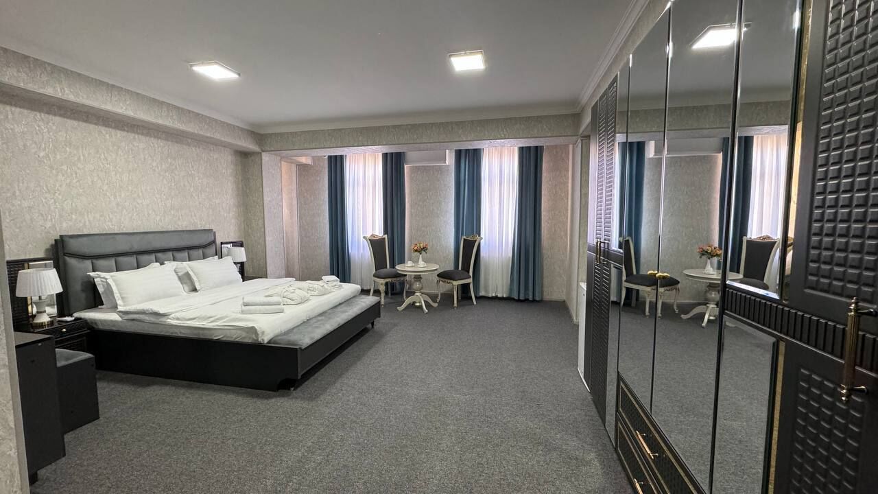 Phòng đôi Deluxe | Bàn, màn/rèm cản sáng, phòng cách âm, bàn ủi/dụng cụ ủi quần áo 