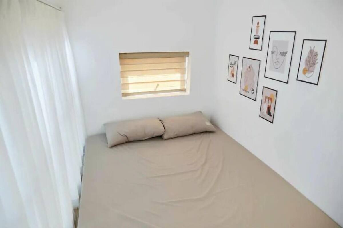 Bureau, espace de travail pour ordinateur portable, Wi-Fi gratuit