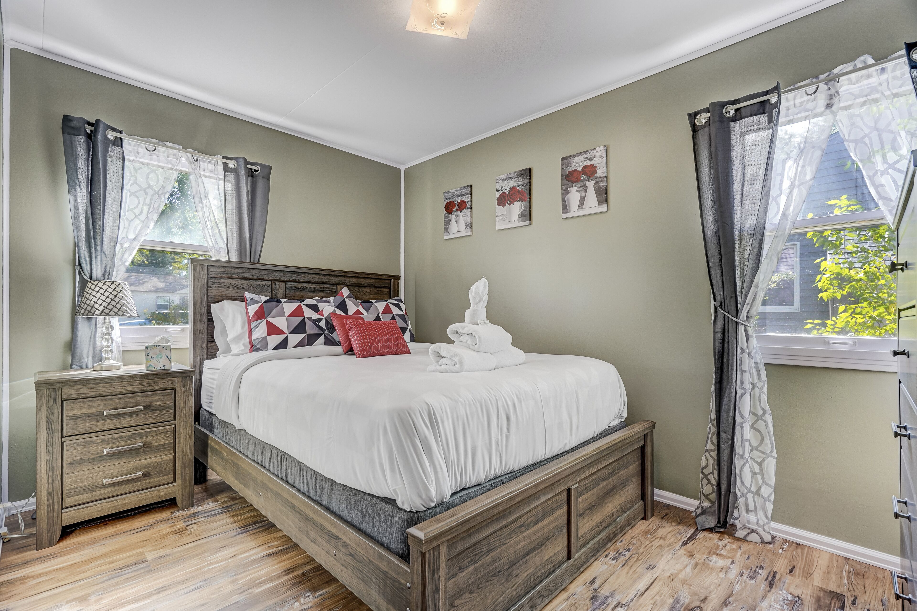 3 bedrooms, desk, laptop workspace, iron/ironing board