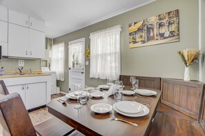 Family dining - Mid-Getty (Colorado Springs)