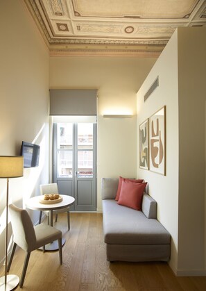 Basic Apartment | Living area