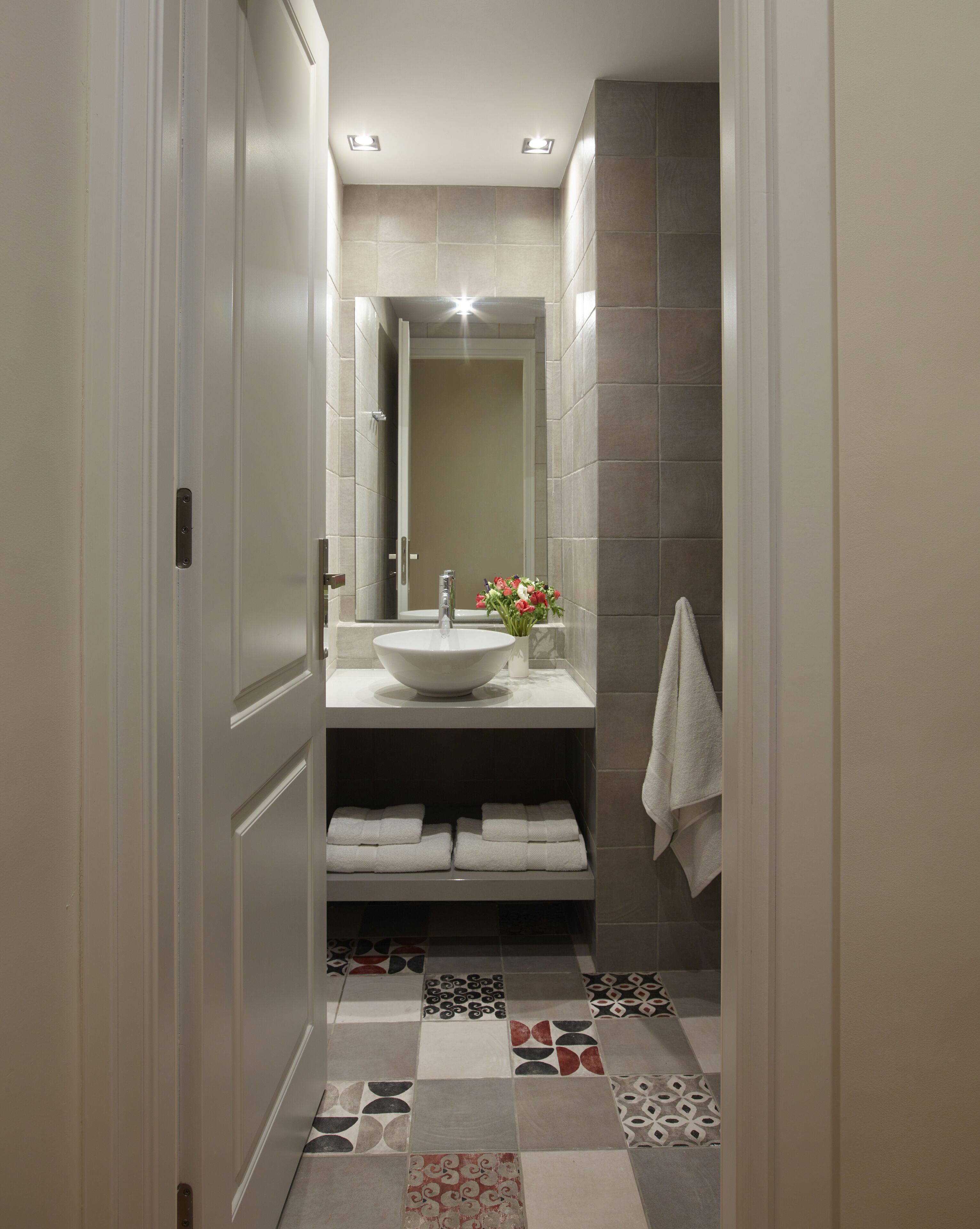 Executive Apartment | Bathroom | Shower, free toiletries, hair dryer, bidet