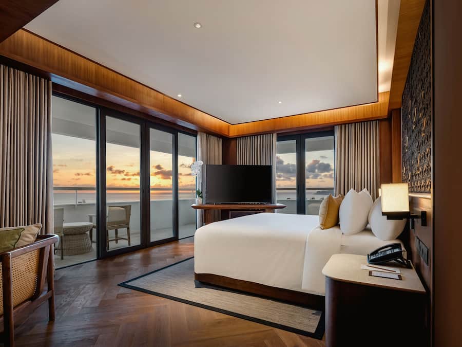 Executive Suite Ocean View | In-room safe, desk, iron/ironing board, free WiFi