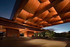 Property entrance - Bali Beach Hotel (Denpasar)