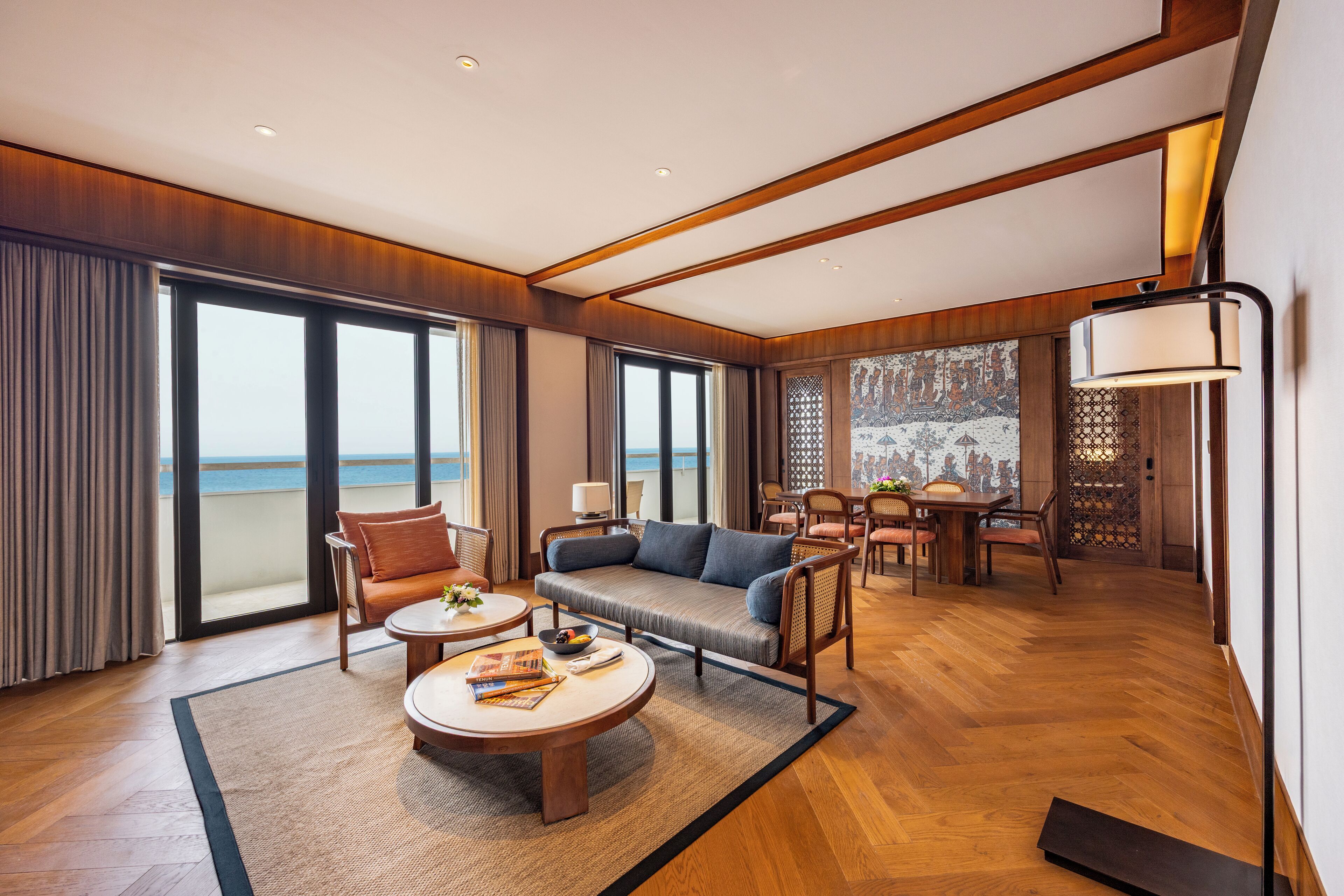 Royal Suite Ocean View | 客房内保险箱、办公桌、熨斗/熨衣板、免费 WiFi