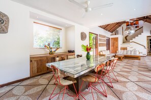 Dining room - Villa Ku Tama by Villa Finder (Seminyak)