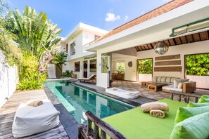 Outdoor pool - Villa Ku Tama by Villa Finder (Seminyak)