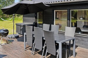 Outdoor dining - Lovely bright summer house in Marielyst (Væggerløse)