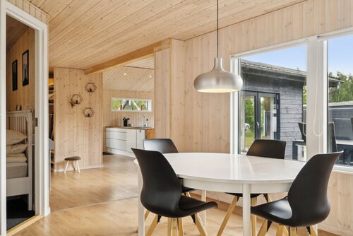 Lovely bright summer house in Marielyst