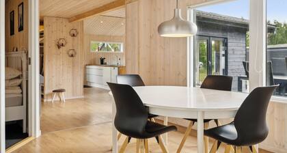 Lovely bright summer house in Marielyst