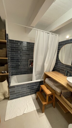 Hair dryer, towels, toilet paper - Grande Maison Familiale à la Campagne Idéale Avec Enfants et Adolescents (Arzilhac ,Beaux)