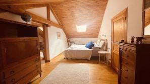 7 bedrooms, iron/ironing board, free WiFi, bed sheets - Grande Maison Familiale à la Campagne Idéale Avec Enfants et Adolescents (Arzilhac ,Beaux)