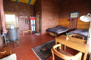 1 bedroom, desk, laptop workspace, free WiFi - Nagarkot Farm House (Shankharapur)