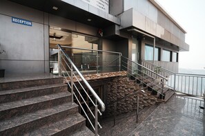 Property entrance - Kaizen Stays & Resto (Wai)